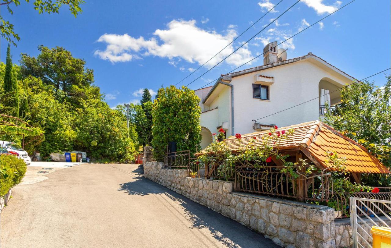 Beautiful Apartment In Omisalj With Kitchen Exterior foto